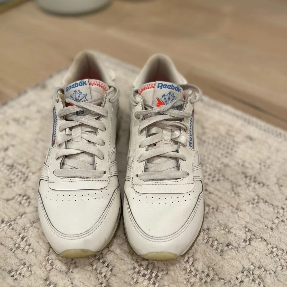 Reebok Women’s Classic White leather 8.5 sneakers - Picture 4 of 7